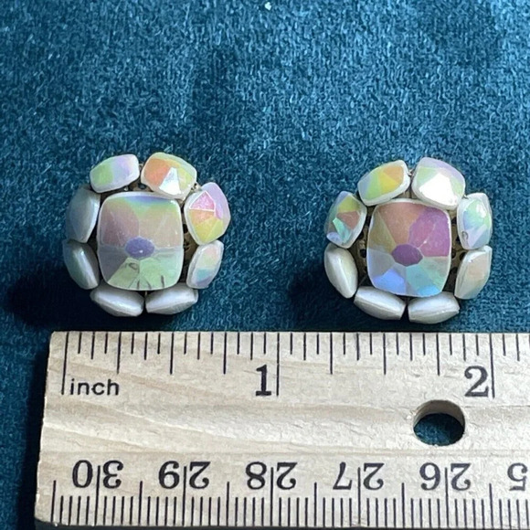 Vintage Vogue Signed Iridescent Flower Beaded Clip Earrings Marked - Picture 7 of 7